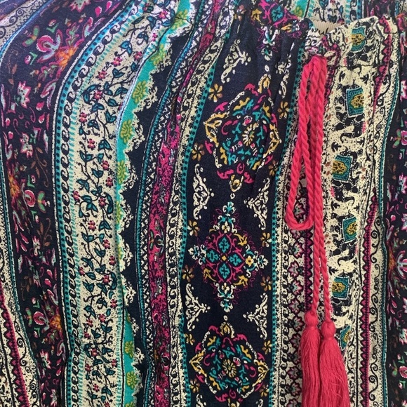 Bleuh Ciel Boho peasant top with tassel in a colorful print size small - Picture 4 of 8